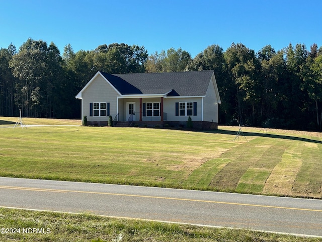 ranch-style house featuring a front yard