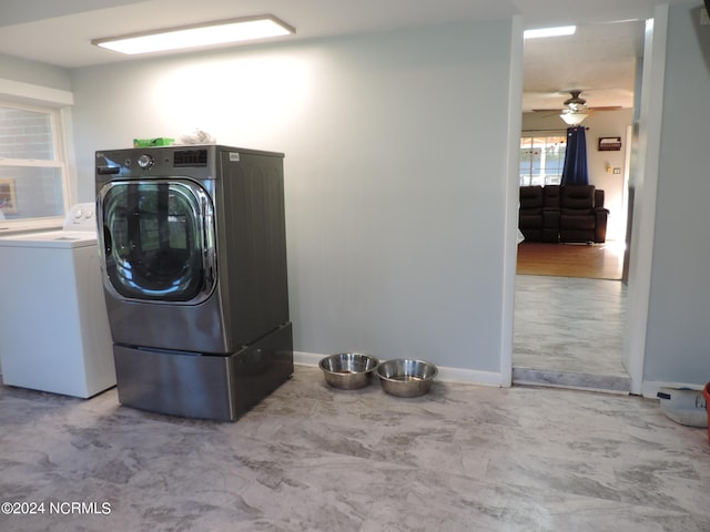 laundry room featuring ceiling fan and washing machine and dryer