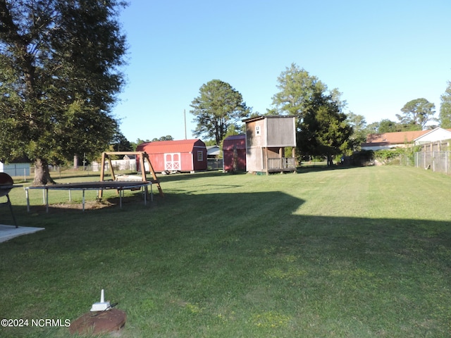 view of yard with a storage unit