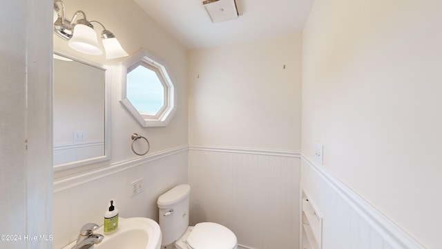 bathroom featuring toilet and sink