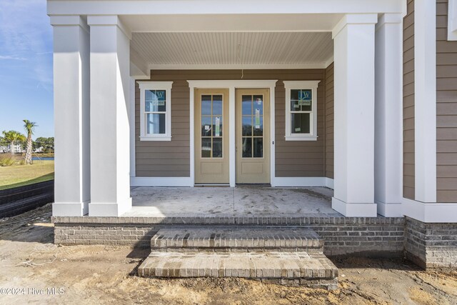 entrance to property featuring covered porch