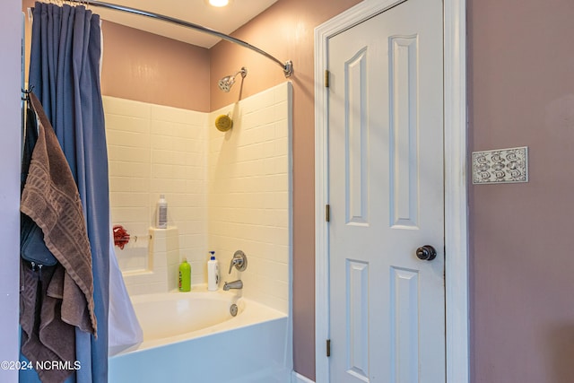 bathroom with shower / bath combo