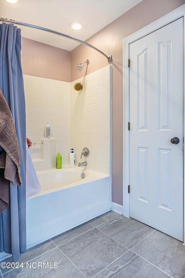 bathroom featuring shower / bath combo with shower curtain