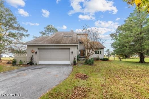 view of front facade with a garage and a front yard