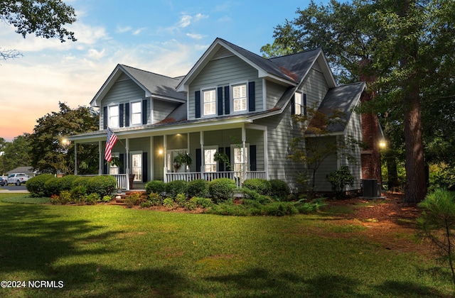 view of front of property featuring a lawn and a porch