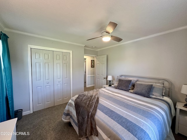 bedroom with ceiling fan, a closet, ornamental molding, and carpet