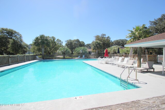 view of swimming pool featuring a patio