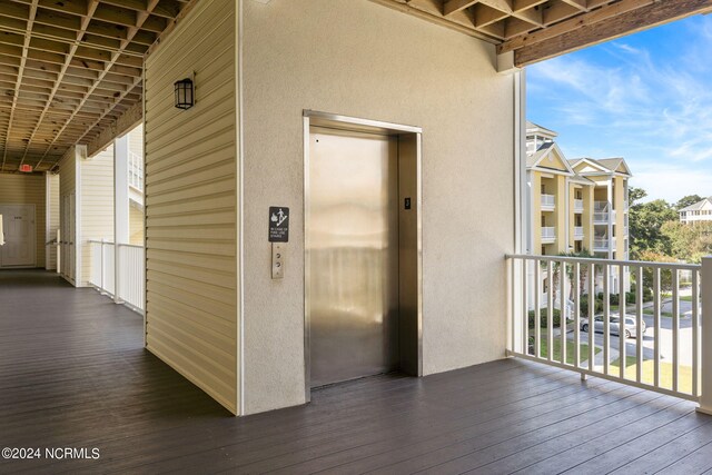 balcony featuring elevator