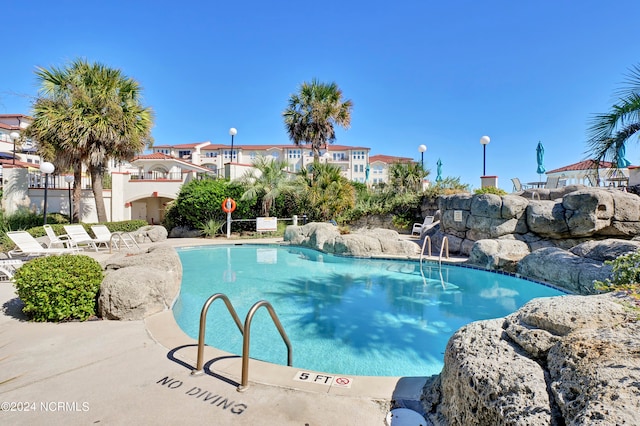 view of swimming pool