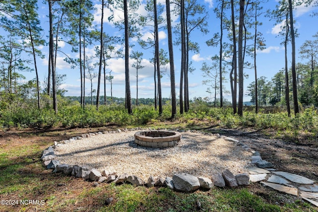 view of yard featuring an outdoor fire pit