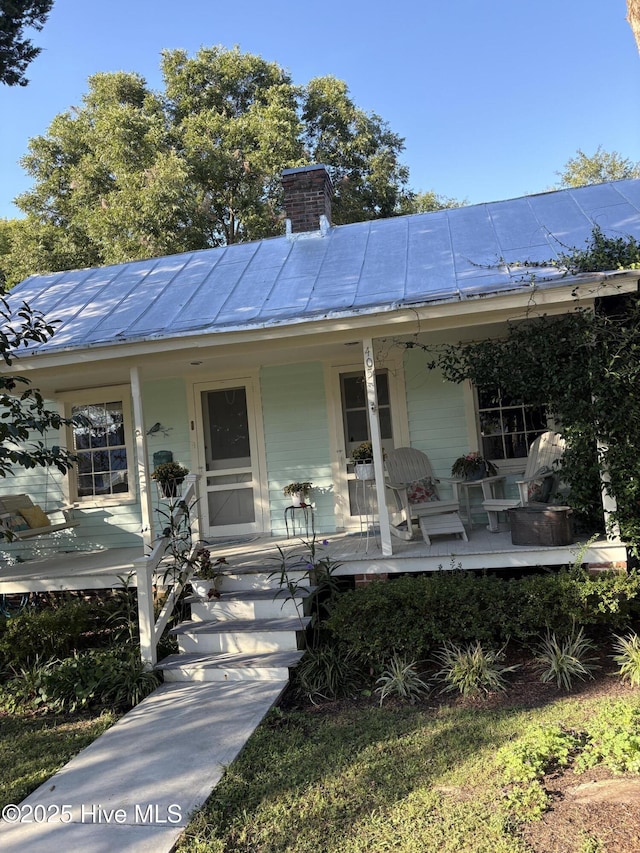 view of front of home with covered porch