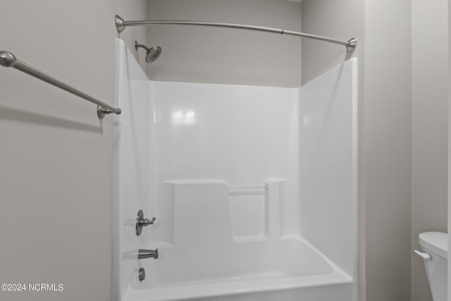 bathroom featuring toilet and bathing tub / shower combination