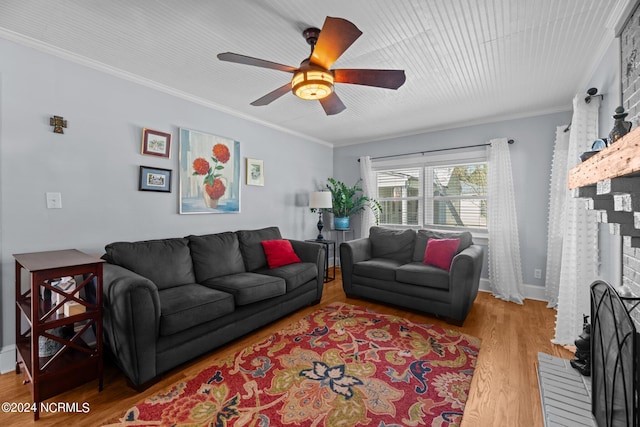 living room with ceiling fan, crown molding, and light hardwood / wood-style floors