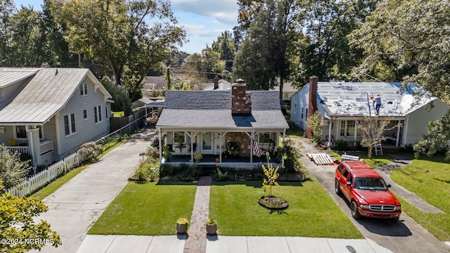 view of front of home featuring a front yard and covered porch