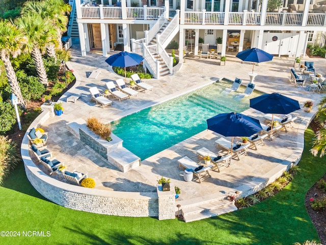 view of swimming pool featuring a patio