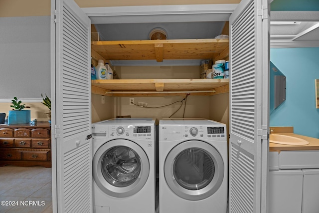 laundry room with independent washer and dryer, sink, and light tile patterned floors