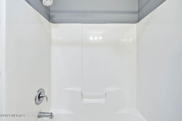 interior details with shower / bathing tub combination