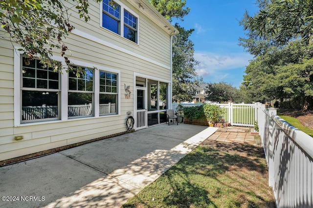 view of yard featuring a patio area