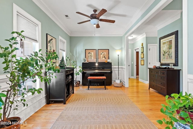 misc room featuring ceiling fan, crown molding, and light hardwood / wood-style floors