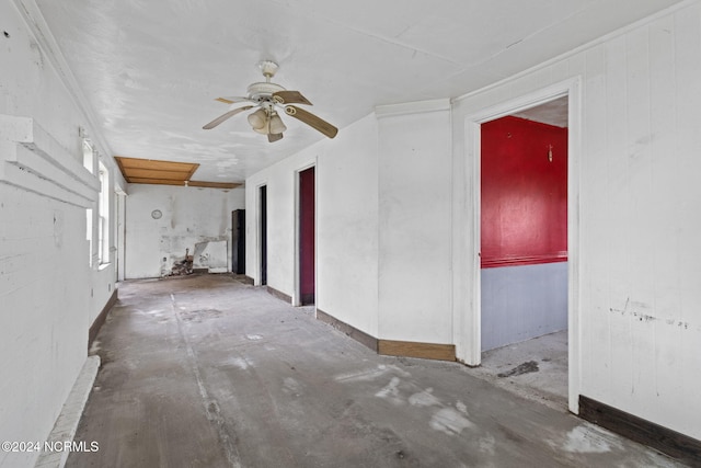 empty room with ceiling fan