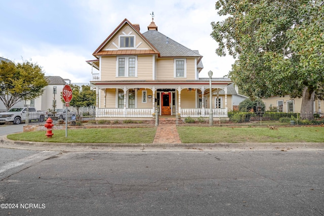 victorian-style house with a front yard