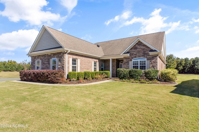 view of front facade featuring a front yard