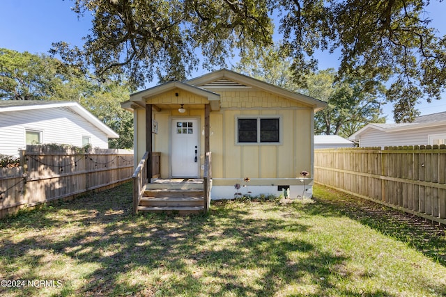 back of house featuring a yard