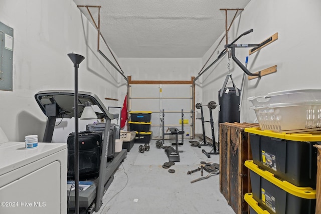 garage with washer / clothes dryer