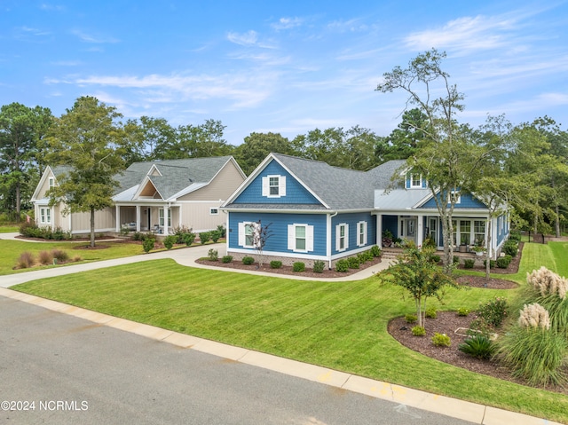 craftsman-style house featuring a front lawn and a porch