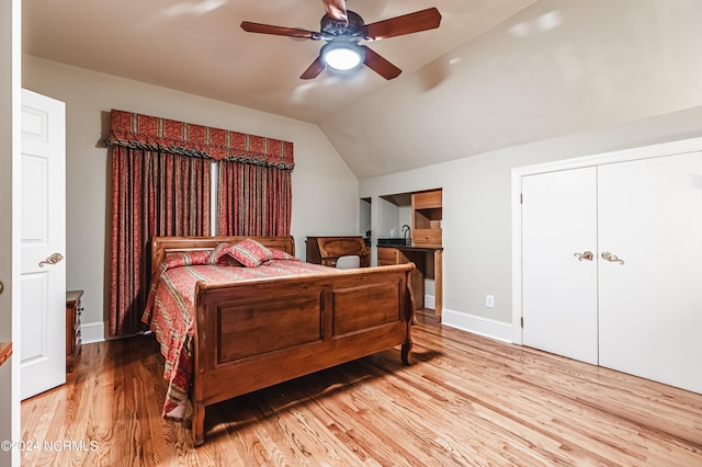 bedroom featuring light hardwood / wood-style floors, a closet, ceiling fan, and vaulted ceiling