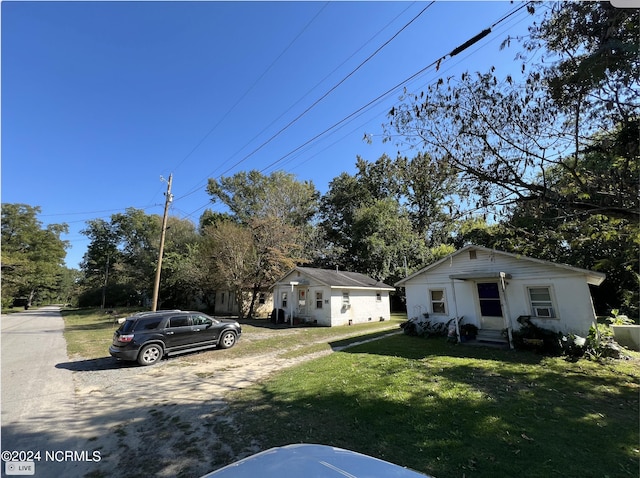 view of front of house with a front yard