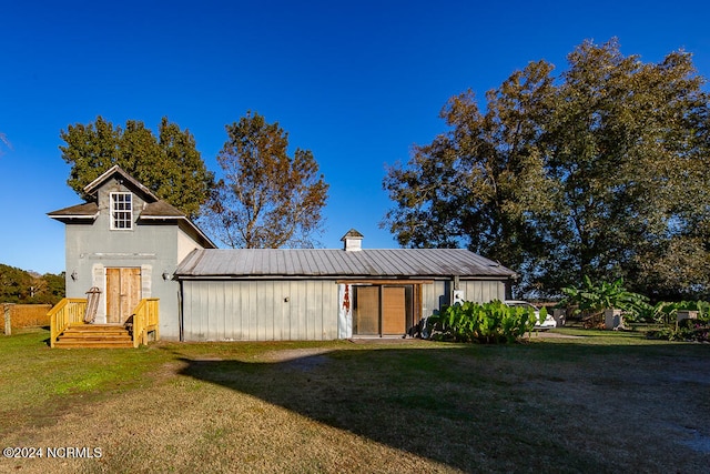 exterior space featuring a yard