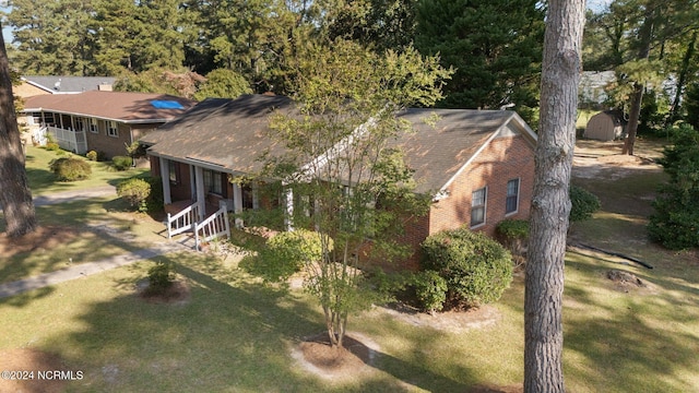 1008 S Howard Cir, Tarboro, NC 27886 - view of front of property featuring roof with shingles and a front yard