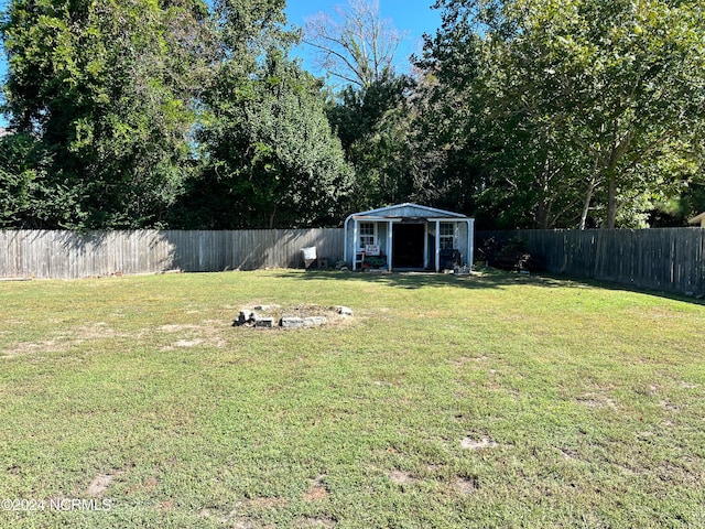 view of yard with a storage shed