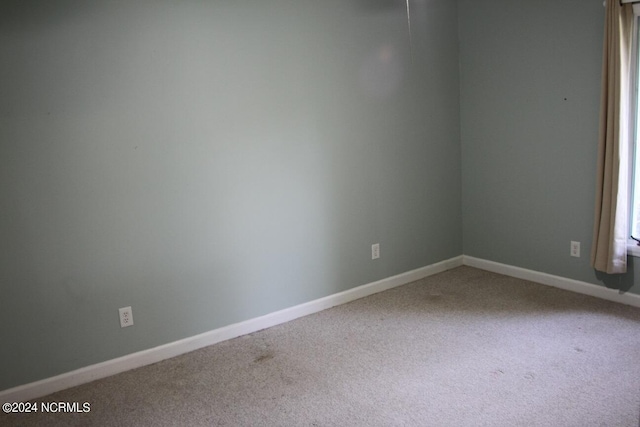 view of carpeted spare room