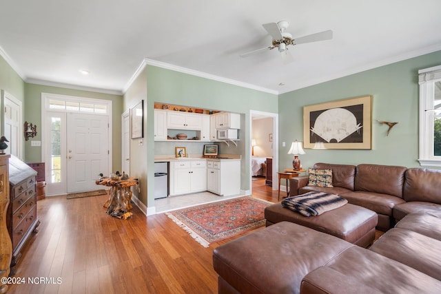 living room with ceiling fan, light hardwood / wood-style floors, and crown molding