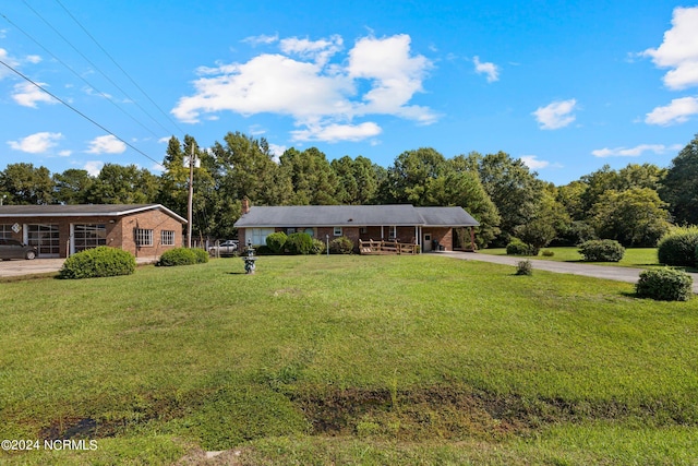 ranch-style home featuring a front yard