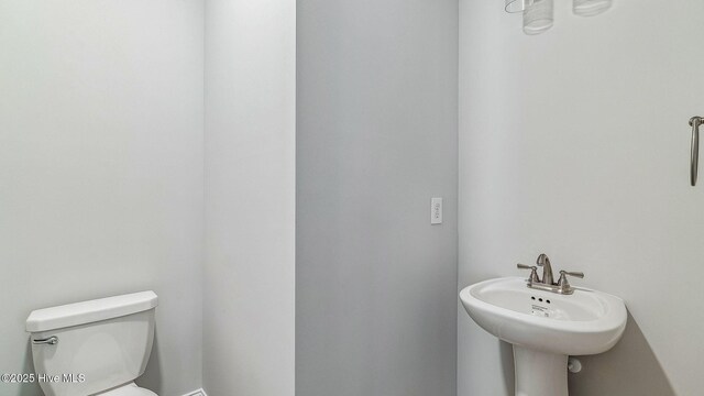 bathroom featuring toilet and a sink