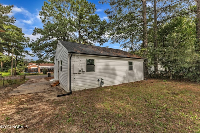 view of outbuilding featuring a lawn