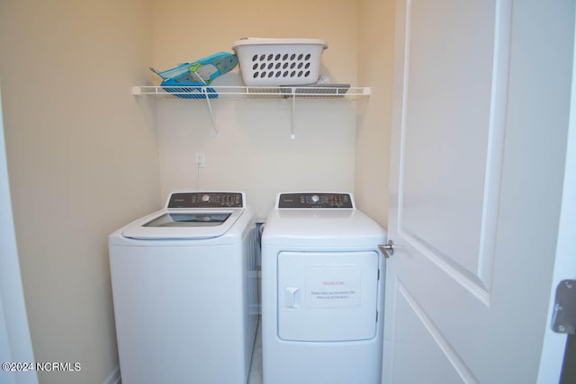 laundry room featuring washer and clothes dryer