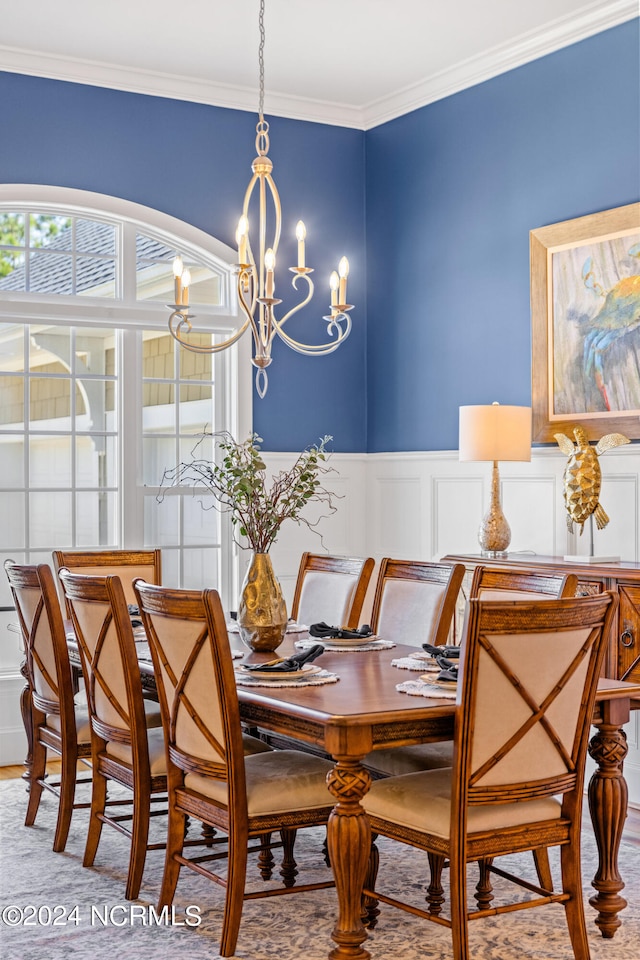 dining room featuring crown molding and an inviting chandelier