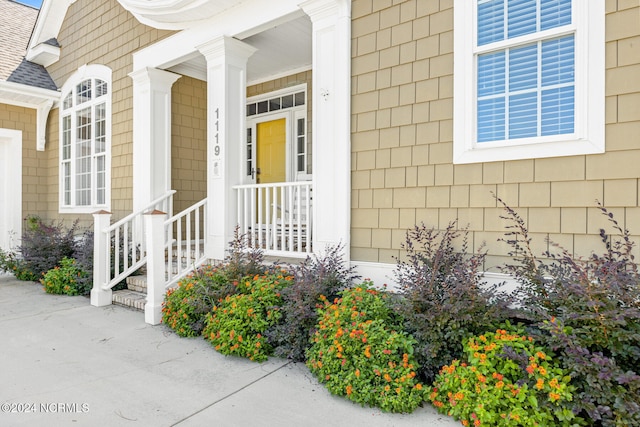 entrance to property featuring covered porch