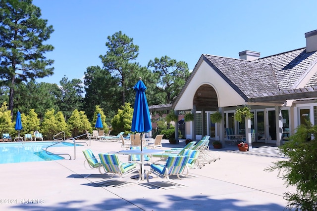 view of swimming pool featuring a patio