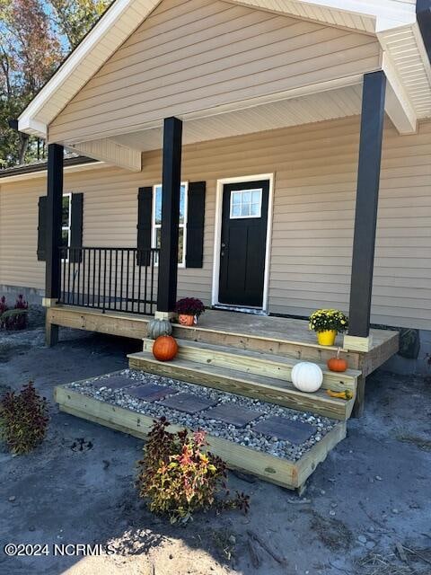 property entrance with covered porch