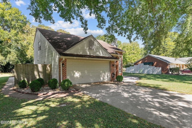 view of front of property featuring a front lawn and a garage