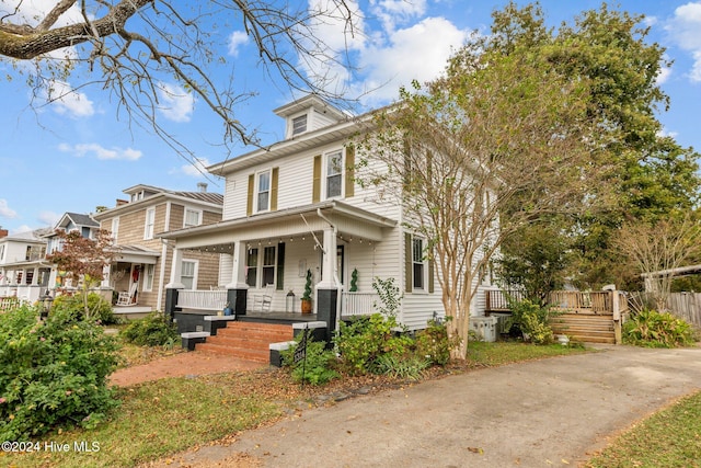 view of front facade featuring a porch