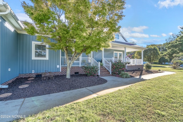 view of front of home with a front lawn and covered porch