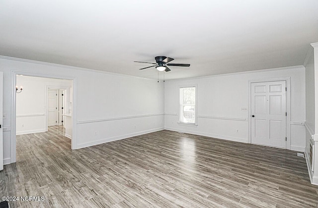 empty room with wood-type flooring, ornamental molding, and ceiling fan