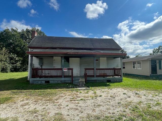 view of front of home with a porch and a front lawn