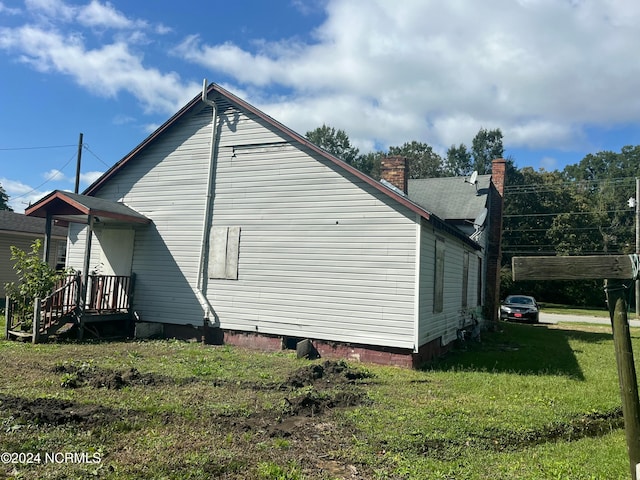 view of side of home featuring a lawn